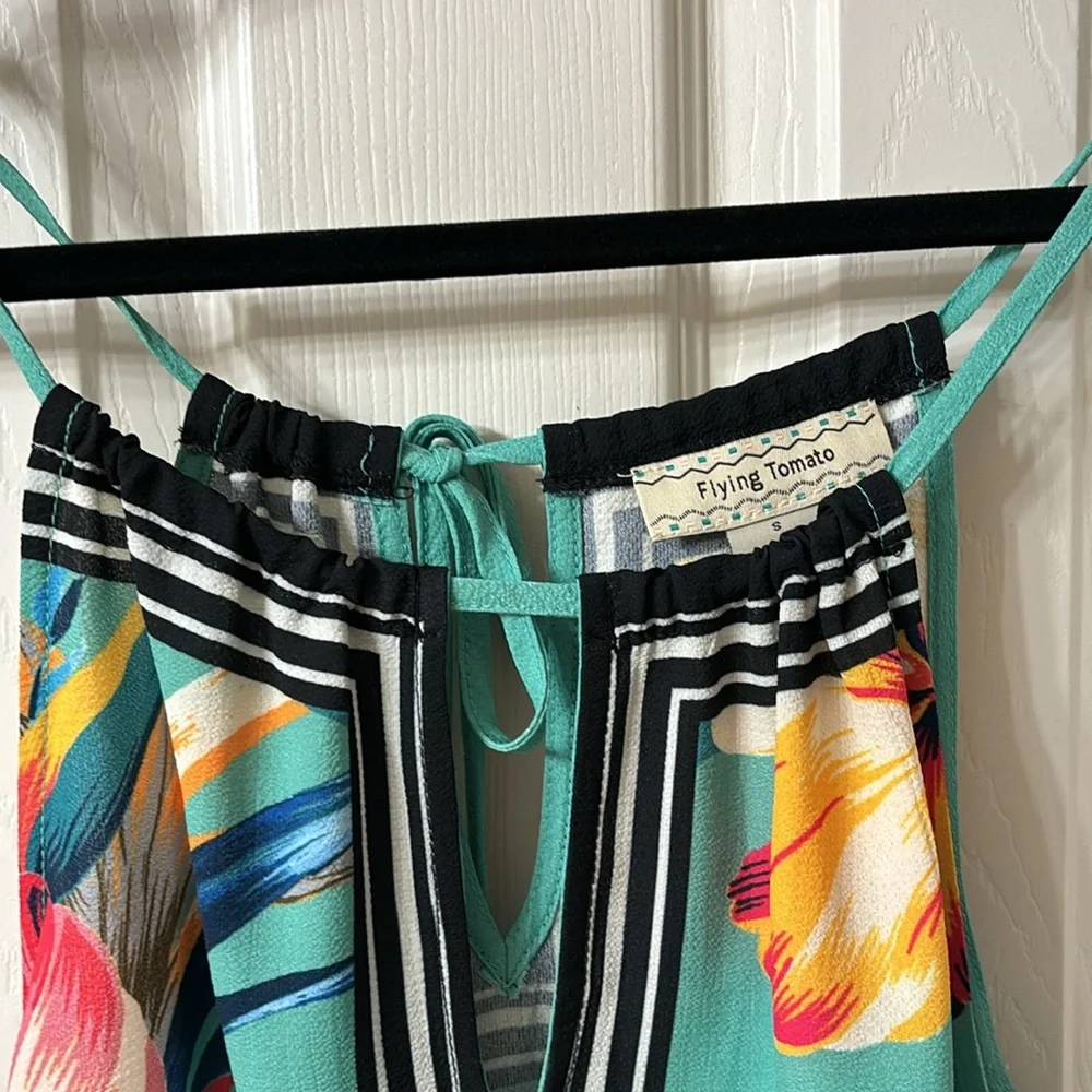 Sleeveless Top - Picture 2 of 5